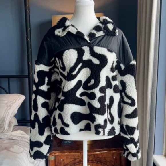 White and Black Swirl Sherpa Pullover Fleece - Picture 2 of 10